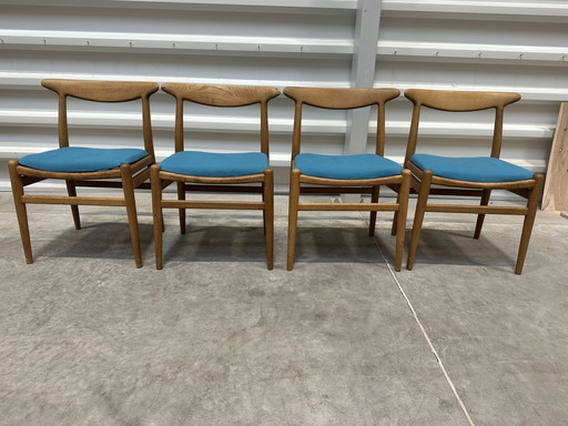 Set van 4 eetkamerstoelen Hans J. Wegner, Model W2