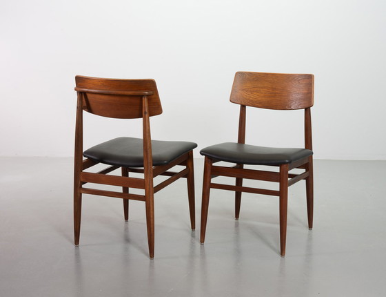 Image 1 of Deense massief teakhouten eetkamerstoelen met Zwart kunstleren zitting. Set van 6. Denemarken, jaren 60.