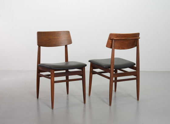 Image 1 of Deense massief teakhouten eetkamerstoelen met Zwart kunstleren zitting. Set van 6. Denemarken, jaren 60.