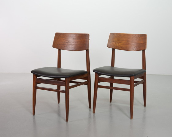 Image 1 of Deense massief teakhouten eetkamerstoelen met Zwart kunstleren zitting. Set van 6. Denemarken, jaren 60.