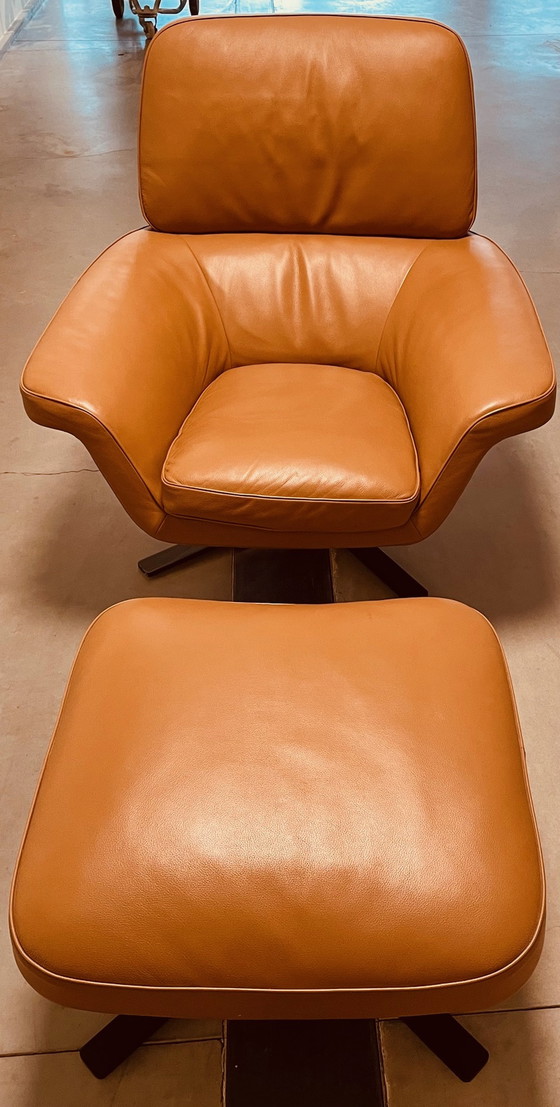 Image 1 of Minotti draai fauteuil + poef