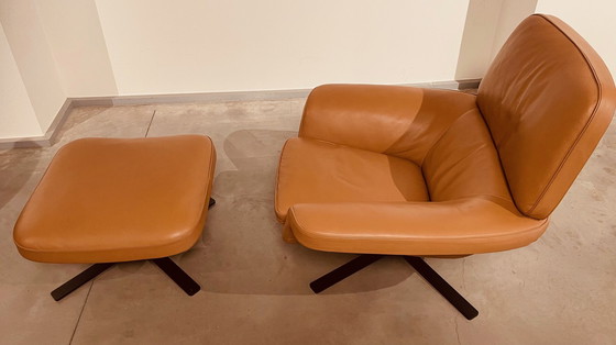 Image 1 of Minotti draai fauteuil + poef