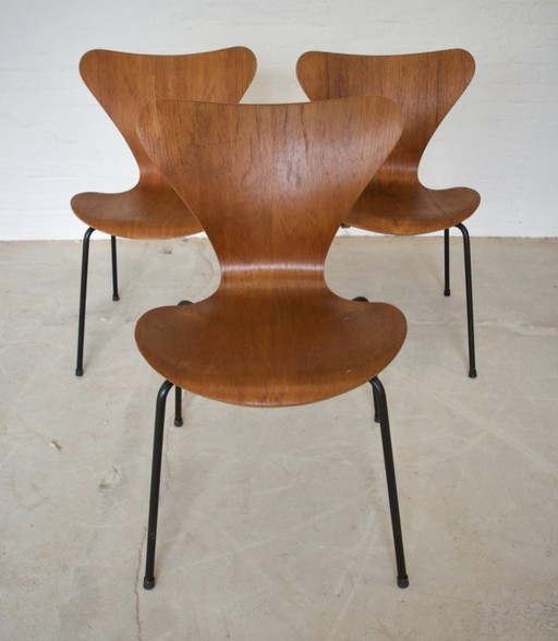 Model 3107 eetkamerstoelen in teak van Arne Jacobsen voor Fritz Hansen, set van 3