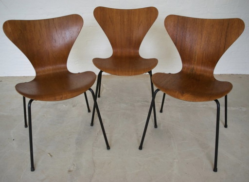 Model 3107 eetkamerstoelen in teak van Arne Jacobsen voor Fritz Hansen, set van 3