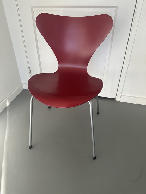 Image 1 of 4X Fritz Hansen ‘Vlinderstoelen’ (Arne Jacobsen) Series 7 Rood