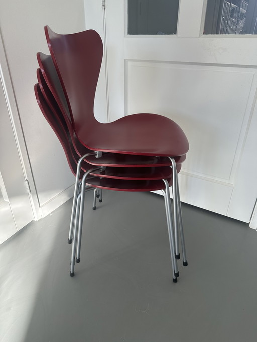 4X Fritz Hansen ‘Vlinderstoelen’ (Arne Jacobsen) Series 7 Rood