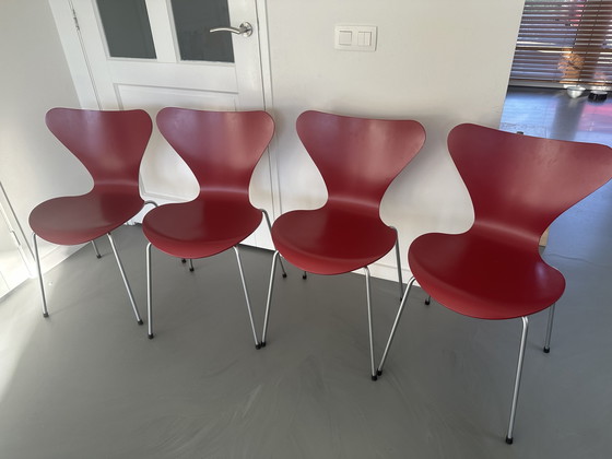 Image 1 of 4X Fritz Hansen ‘Vlinderstoelen’ (Arne Jacobsen) Series 7 Rood