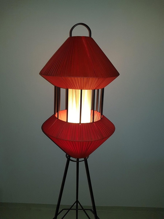 Image 1 of Italiaanse driepoot vloerlamp met krantenstandaard, 1950S