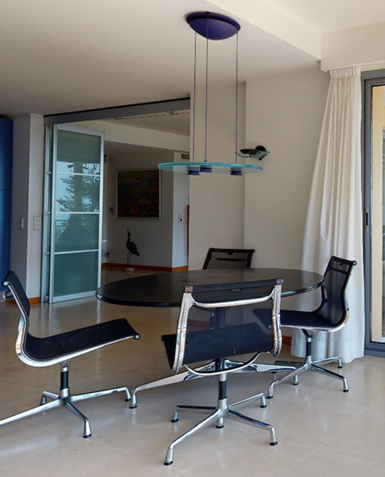 Image 1 of 4x Vitra Eames Ea 107 en Charles Eames eet- en vergadertafel