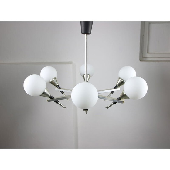Image 1 of Italiaanse vintage kroonluchter van space-age aluminium en opaline glas