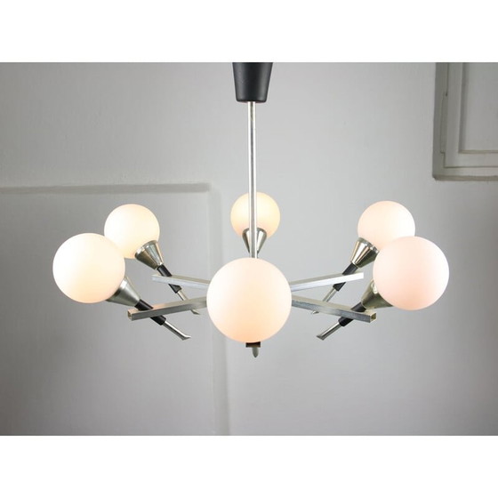 Image 1 of Italiaanse vintage kroonluchter van space-age aluminium en opaline glas