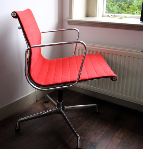 Image 1 of Vitra Eames 108 - Rood