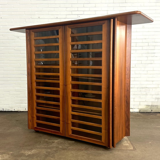 Image 1 of Hoge Italiaans Vintage Dressoir Kast Met Walnoot Hout En Glas