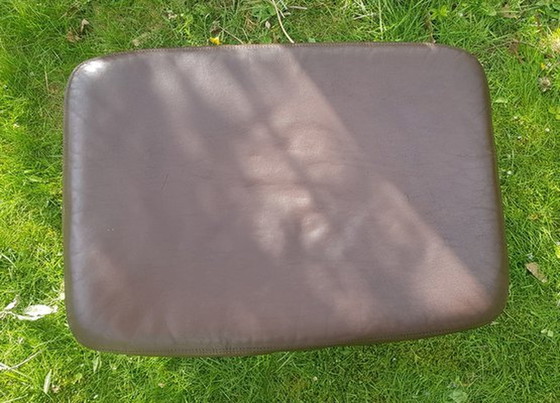 Image 1 of Ottoman met aluminium onderstel en bruin leren zitting van Walter Knoll / Wilhelm Knoll, 1960S