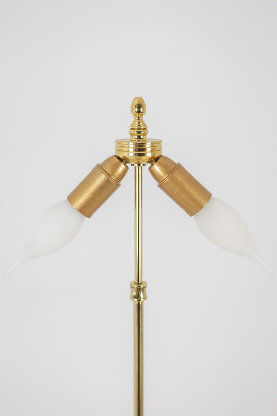 Image 1 of Blauw porselein en brons vergulde handvatlamp. Circa 1880.