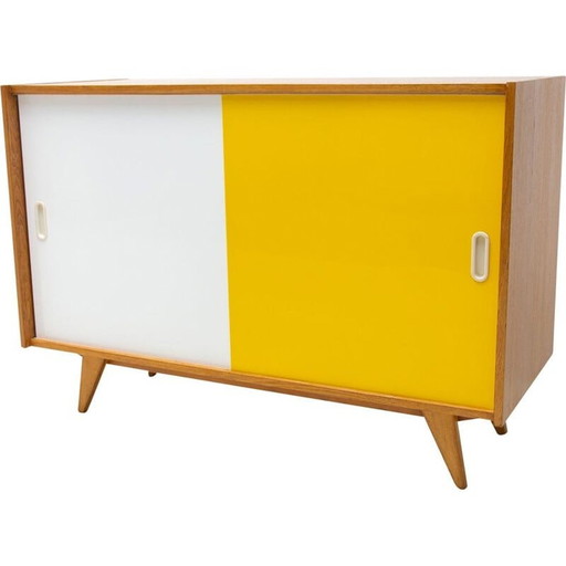 Vintage beukenhouten buffetkast "U-452" van Jiří Jiroutek, Tsjechië 1960