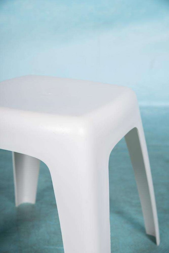 Image 1 of Space age kruk seventies, minimalist organic shaped stool