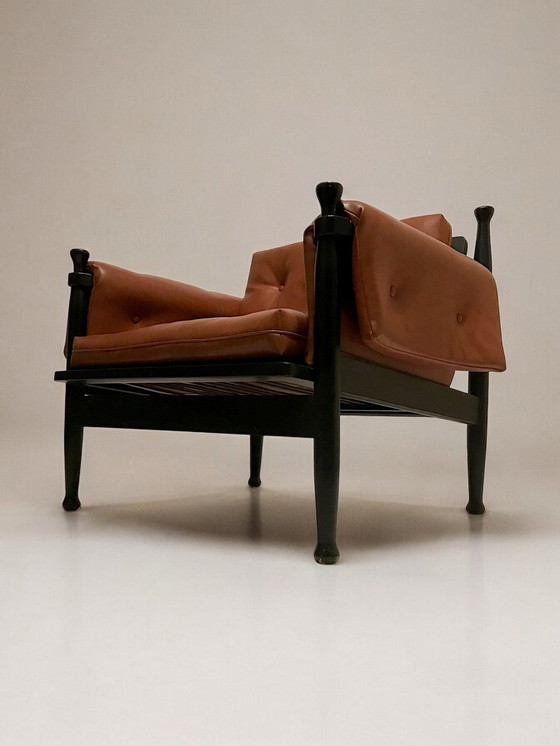 Image 1 of C. 1960 - Paar Scandinavische fauteuils bekleed met leer.