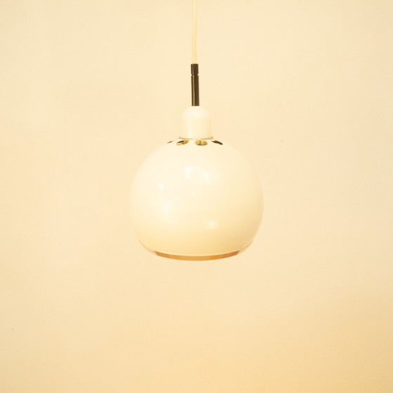 Image 1 of bollamp, wit gelakt metaal, 1970