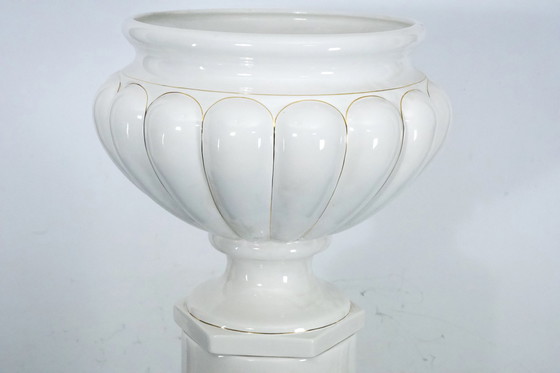 Image 1 of Tommaso Barbi oversized wit keramische vaas met gouden details en zuil, Italië, 1970S