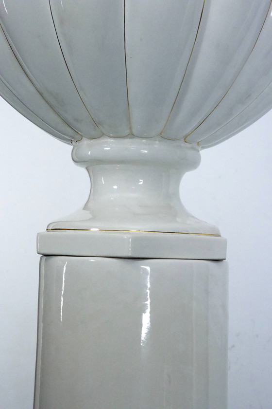 Image 1 of Tommaso Barbi oversized wit keramische vaas met gouden details en zuil, Italië, 1970S