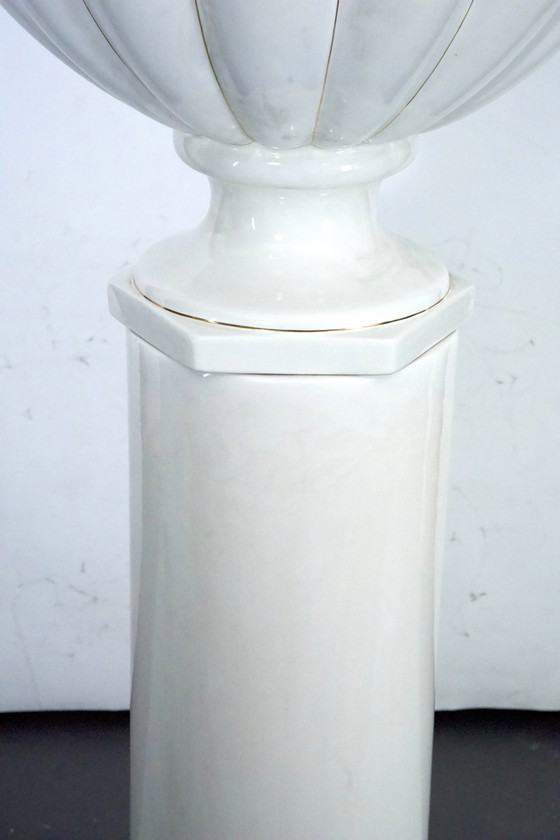 Image 1 of Tommaso Barbi oversized wit keramische vaas met gouden details en zuil, Italië, 1970S