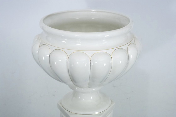 Image 1 of Tommaso Barbi oversized wit keramische vaas met gouden details en zuil, Italië, 1970S