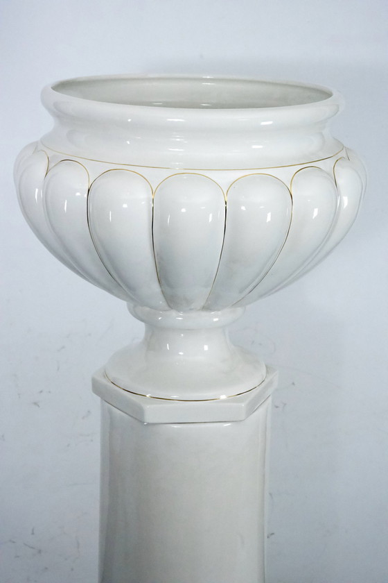 Image 1 of Tommaso Barbi oversized wit keramische vaas met gouden details en zuil, Italië, 1970S