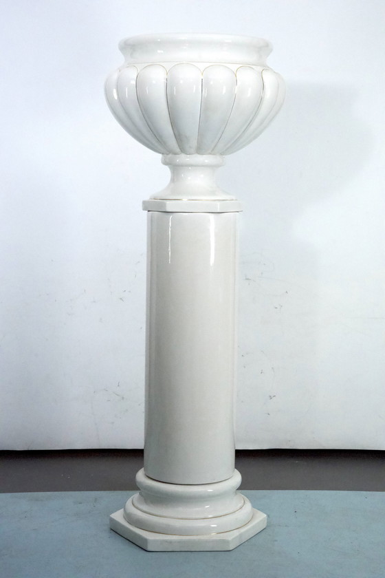 Image 1 of Tommaso Barbi oversized wit keramische vaas met gouden details en zuil, Italië, 1970S