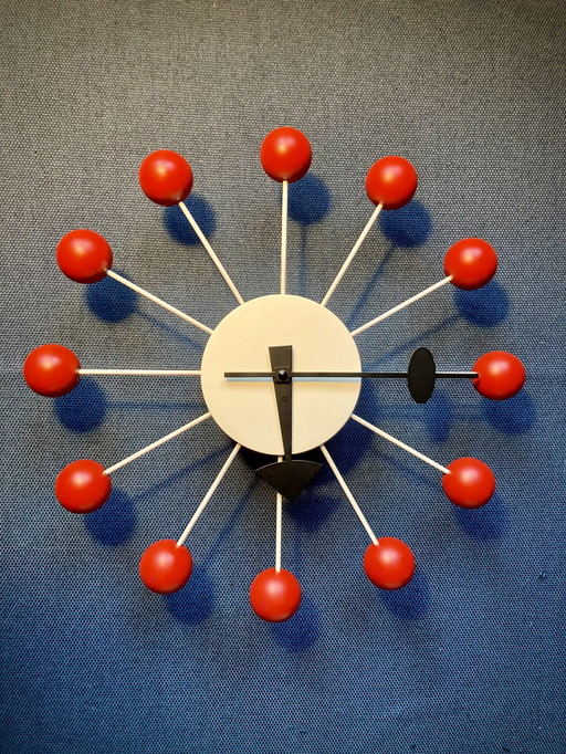 Vitra Bal Klokhorloge Rood