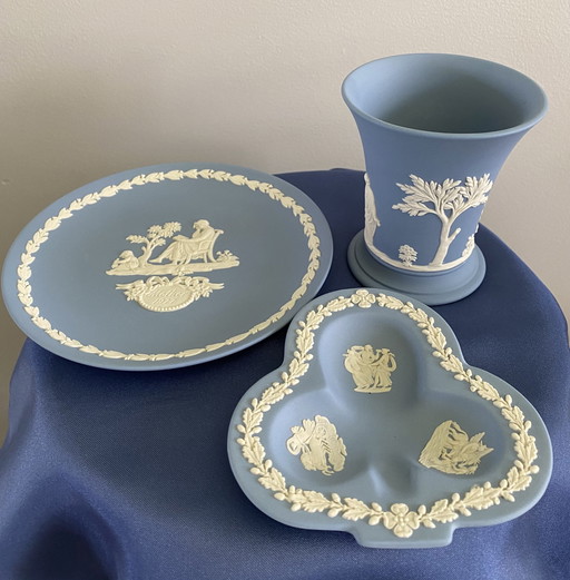 3x Wedgwood Jasperware items