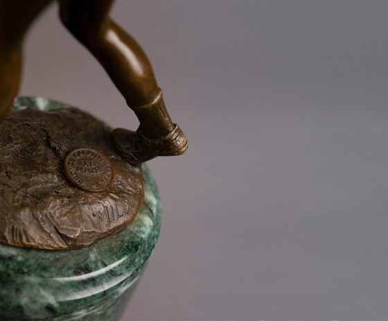 Image 1 of Bronzen Golfspeelster Beeld