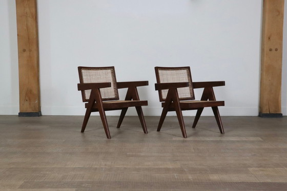 Image 1 of Pierre Jeanneret Loungestoelen met zwevende rug in teak en riet, 1950