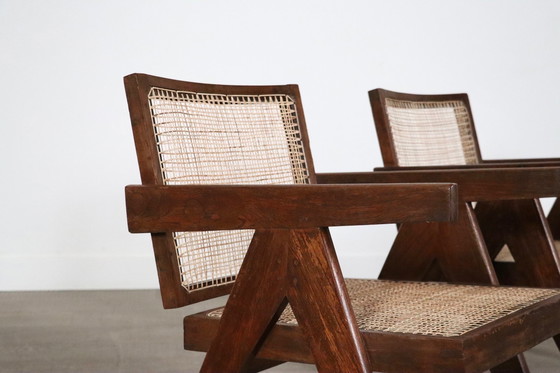 Image 1 of Pierre Jeanneret Loungestoelen met zwevende rug in teak en riet, 1950