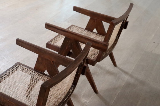 Image 1 of Pierre Jeanneret Loungestoelen met zwevende rug in teak en riet, 1950