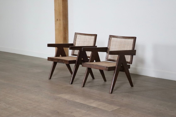 Image 1 of Pierre Jeanneret Loungestoelen met zwevende rug in teak en riet, 1950