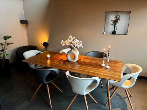 Eettafel Hulshoff Design Notenhout