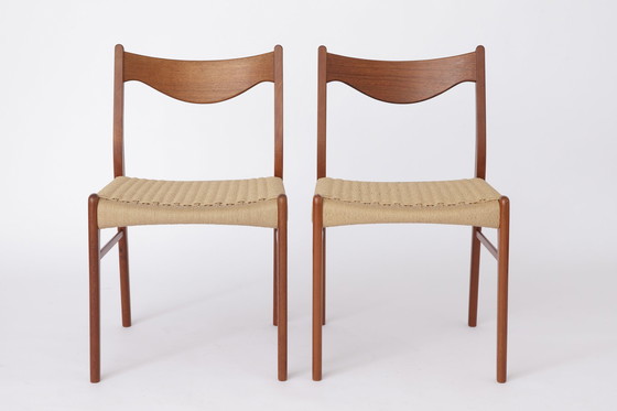 Image 1 of 2x Arne Wahl Iversen eetkamerstoelen Denemarken jaren 60-70