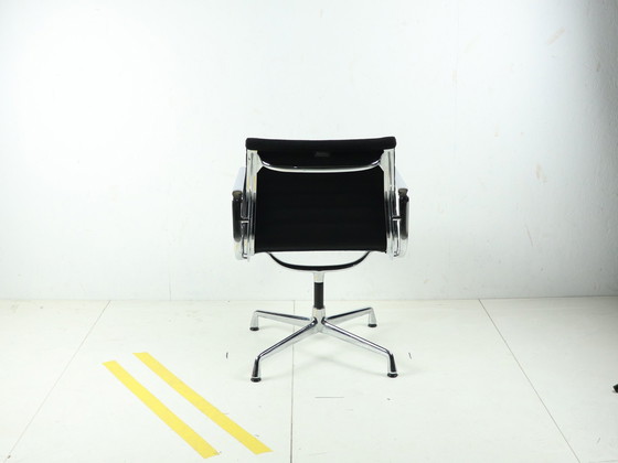 Image 1 of 4x Vitra Eames EA 108 vergaderstoel