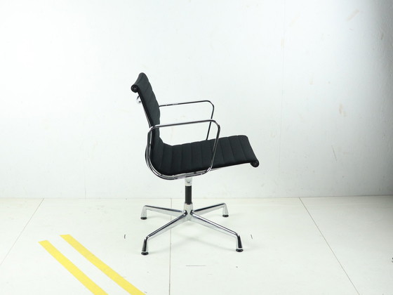 Image 1 of 4x Vitra Eames EA 108 vergaderstoel