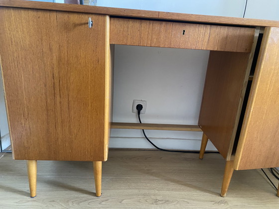 Image 1 of Zweeds houten bureau