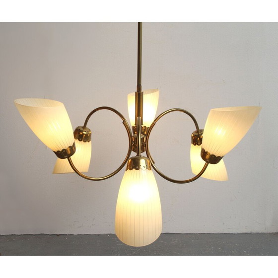 Image 1 of Vintage kroonluchter in messing en glas 1950