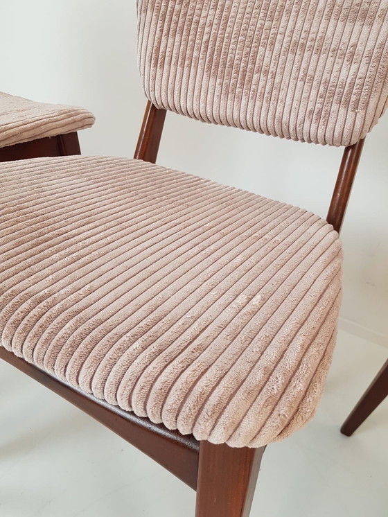 Image 1 of 4 Roze Vintage Stoelen Teakhout Lichtroze Ribstof Nieuw