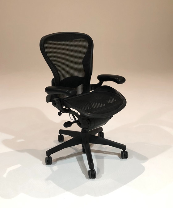 Image 1 of 2x Herman Miller Aeron bureaustoel