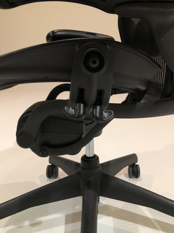 Image 1 of 2x Herman Miller Aeron bureaustoel