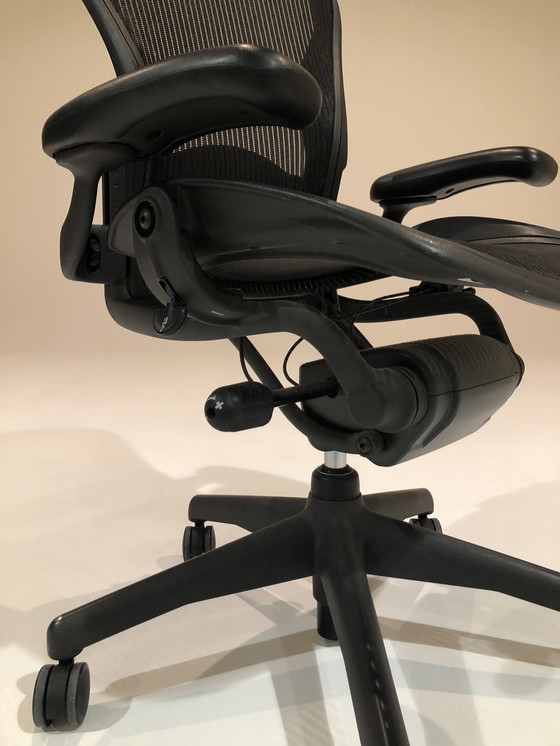 Image 1 of 2x Herman Miller Aeron bureaustoel