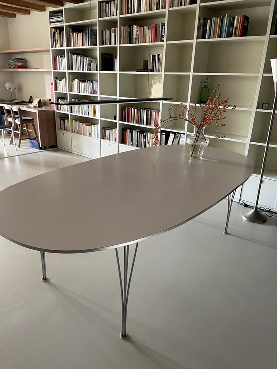 Image 1 of Arne Jacobsen Superellipse Tafel