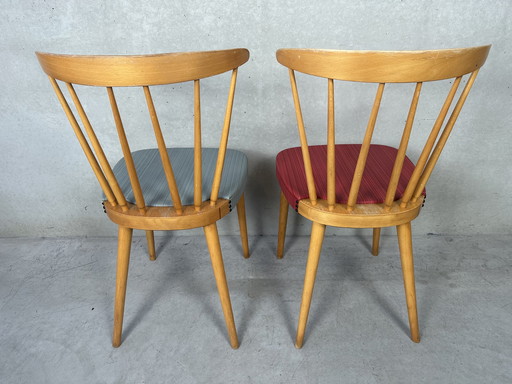 2x vintage ‘beech wood’ spijlenstoelen