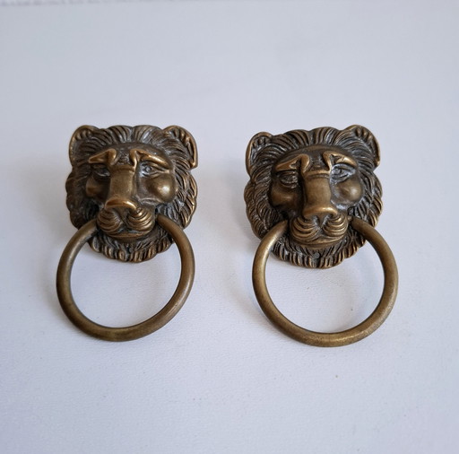 2 Vintage Messing Leeuwekop Ladetrekkers Kastknopen 