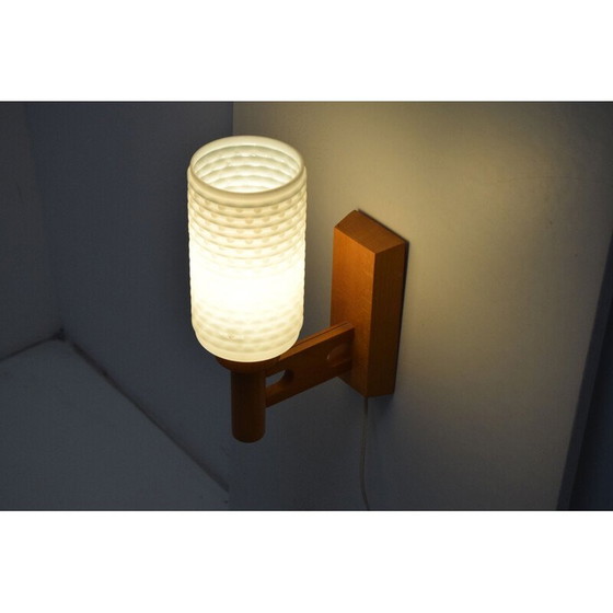 Image 1 of Vintage wandlamp van glas en hout door Drevo Humpolec, Tsjecho-Slowakije 1960